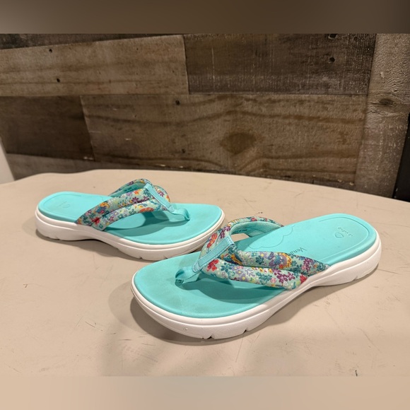 Vera Bradley | The Little Mermaid Cloud Sandals - Picture 1 of 10
